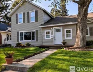 Main picture of 813 Michigan St