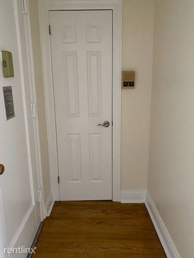 Main picture of 218 W 10th St