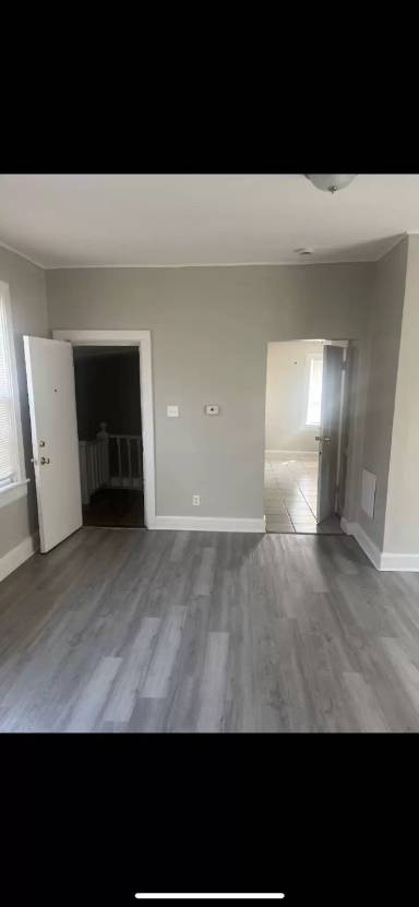 Main picture of 1521 W Scott St
