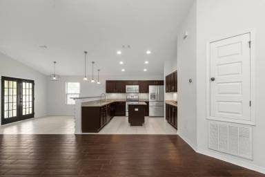 Main picture of 8478 Island Dr
