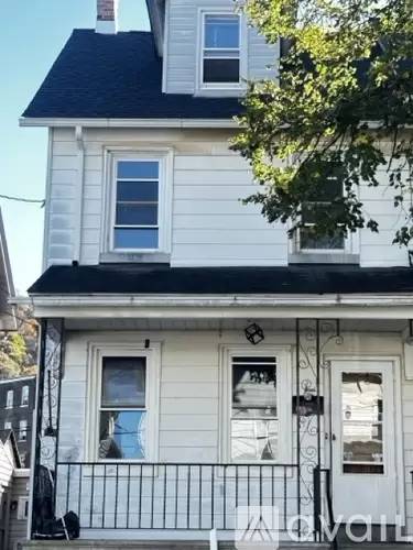 Main picture of 526 Selfridge St