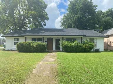Main picture of 224 E Lake St