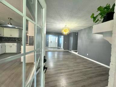 Main picture of 6079 Lakeway Dr