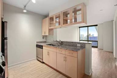 Main picture of 115 E 13th St