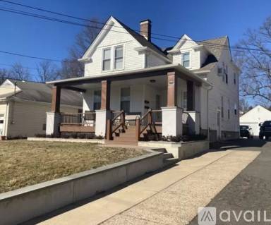 Main picture of 22 W Spring St