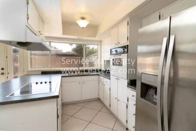 Main picture of 5883 E Thomas Rd