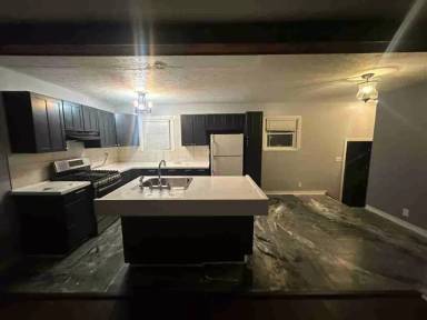 Main picture of 4204 Lambert Ave