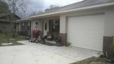 Main picture of 220 Crown Ct