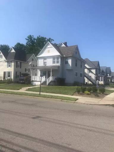 Main picture of 334 W Lockhart St