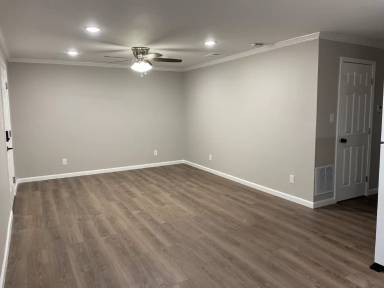 Main picture of 604 E Kingshighway