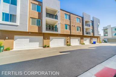 Main picture of 9385 Solaire Pl