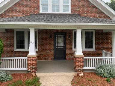 Main picture of 352 Pine Ave