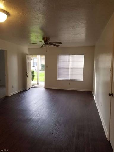 Main picture of 402 Summer Ct