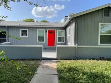 Main picture of 221 Balcones Heights Rd