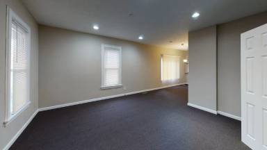 Main picture of 356 Arch St