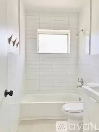 Main picture of 8115 Hawthorne Ave