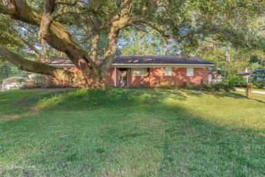 Main picture of 3210 Autumn Ln