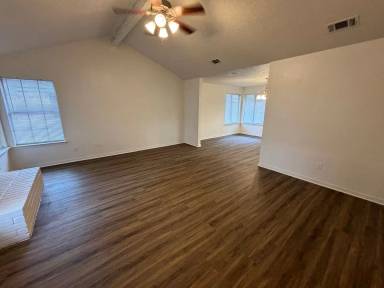 Main picture of 2514 Livingston Ln