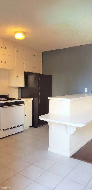 Main picture of 709 W 26th St