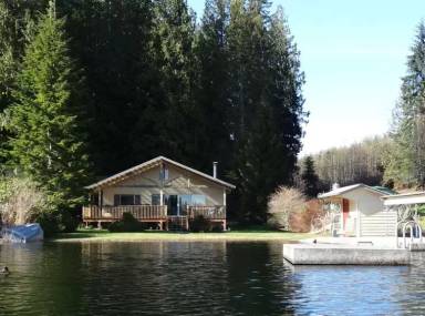 Main picture of 31 SW Lake Roesiger Rd