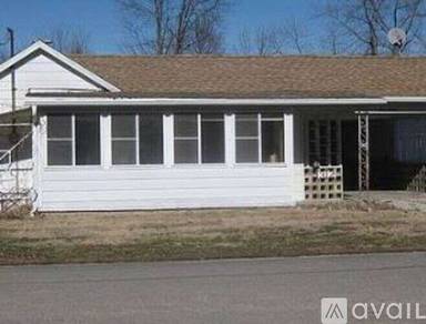 Main picture of 312 E Oil St