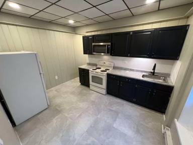 Main picture of 494 W State St