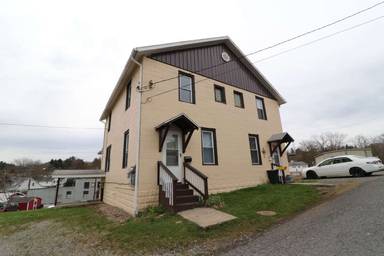 Main picture of 405 Round St
