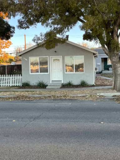 Main picture of 68 W 4th St