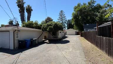 Main picture of 3478 Sanford St