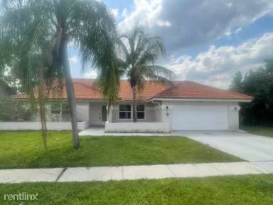 Main picture of 9393 Laurel Green Dr