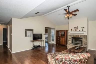 Main picture of 1820 Overland St