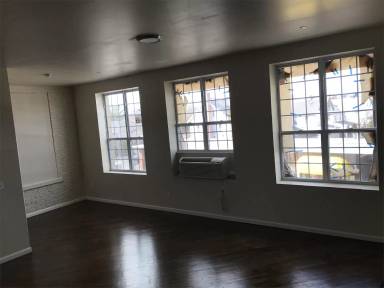 Main picture of 1949 S 5th St