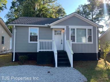 Main picture of 2501 Oaks Rd