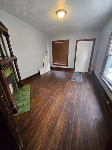 Main picture of 731 E 8th St