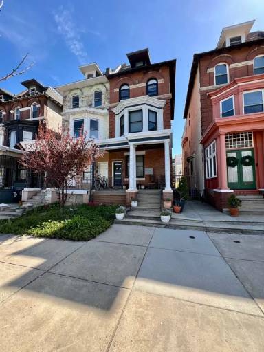 Main picture of 1839 N 33rd St