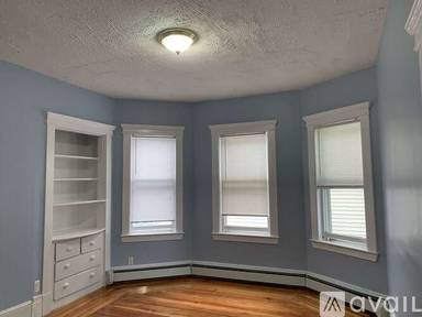 Main picture of 52 Magnolia St