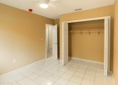 Main picture of 2652 SW 31st Ct