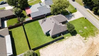 Main picture of 402 E Martial Ave