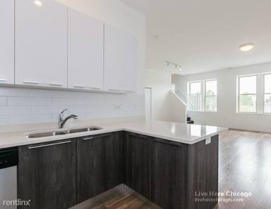 Main picture of 2700 W North Ave