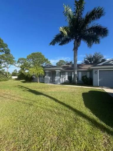 Main picture of 1029 NE 35th Ln
