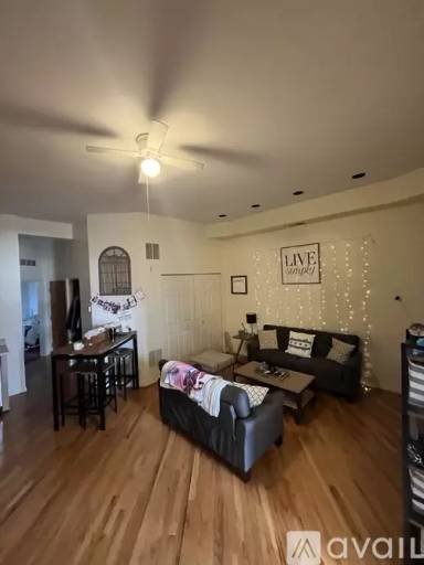 Main picture of 727 W Grand Ave