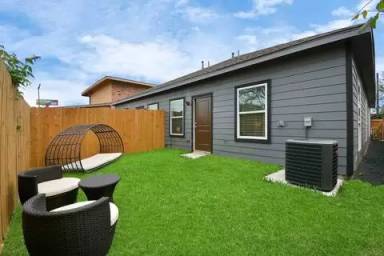 Main picture of 8134 Mariah St