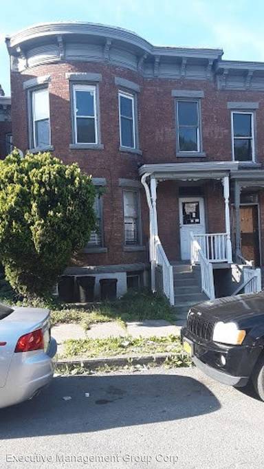 Main picture of 24 Benkard Ave