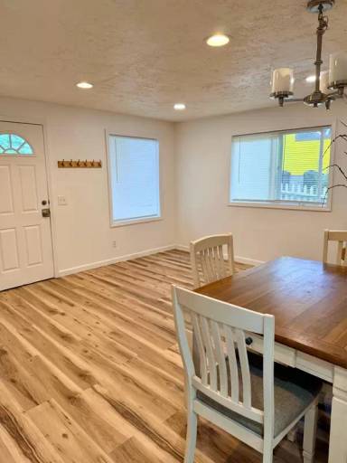 Main picture of 719 SE Reef Ave