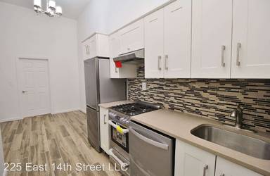 Main picture of 225 E 14th St