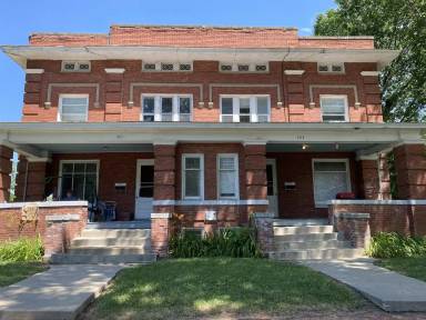 Main picture of 303 S Center St