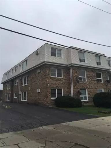 Main picture of 9841 S Harlem Ave