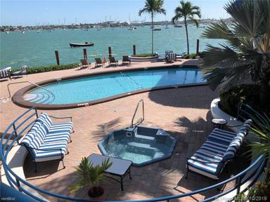 Main picture of 1198 Venetian Way