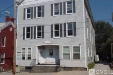 Main picture of 132 Church St
