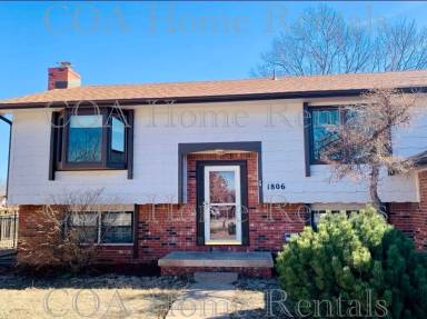 Main picture of 1806 S White Oak Cir